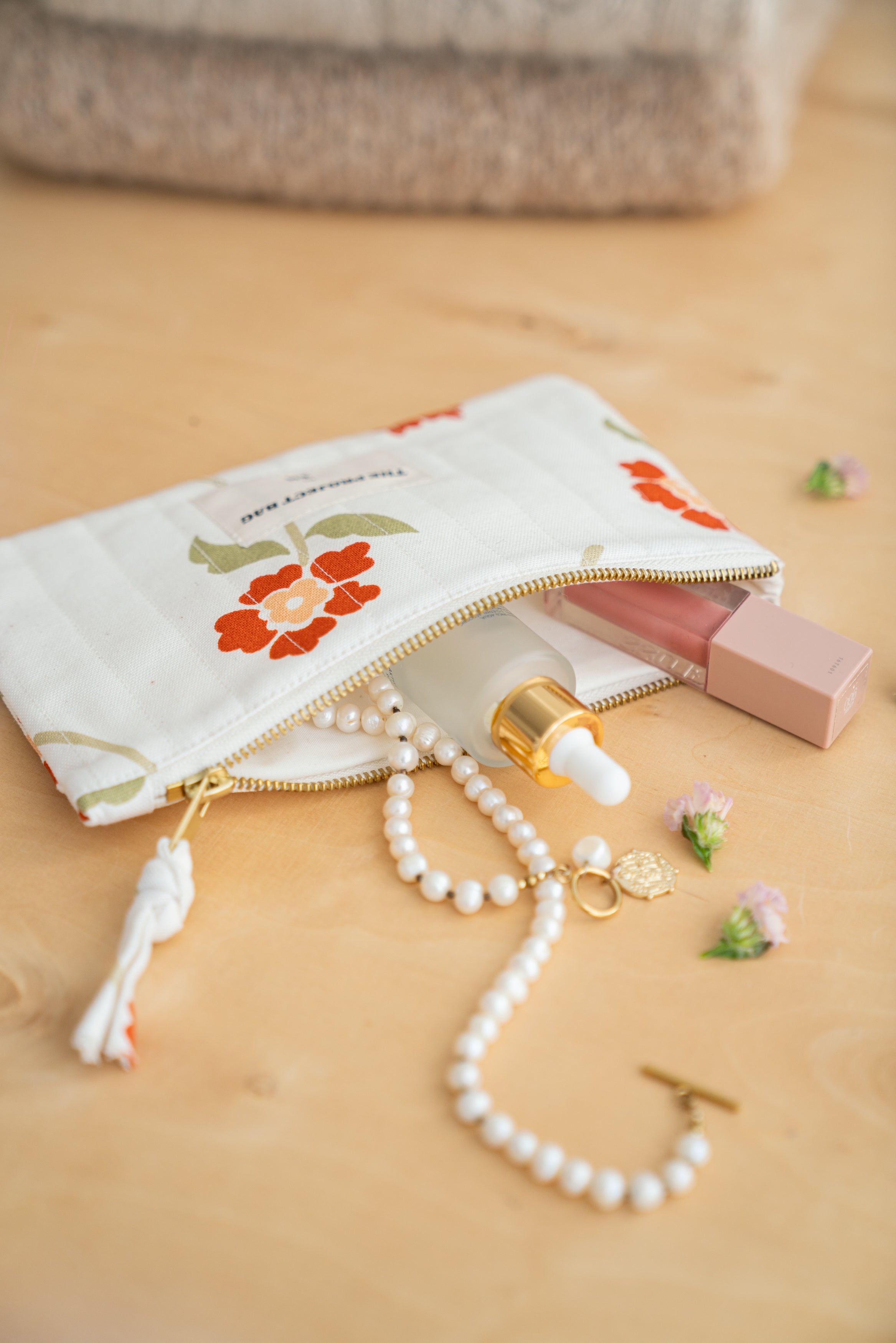 Vintage flowers metal zipper pouch