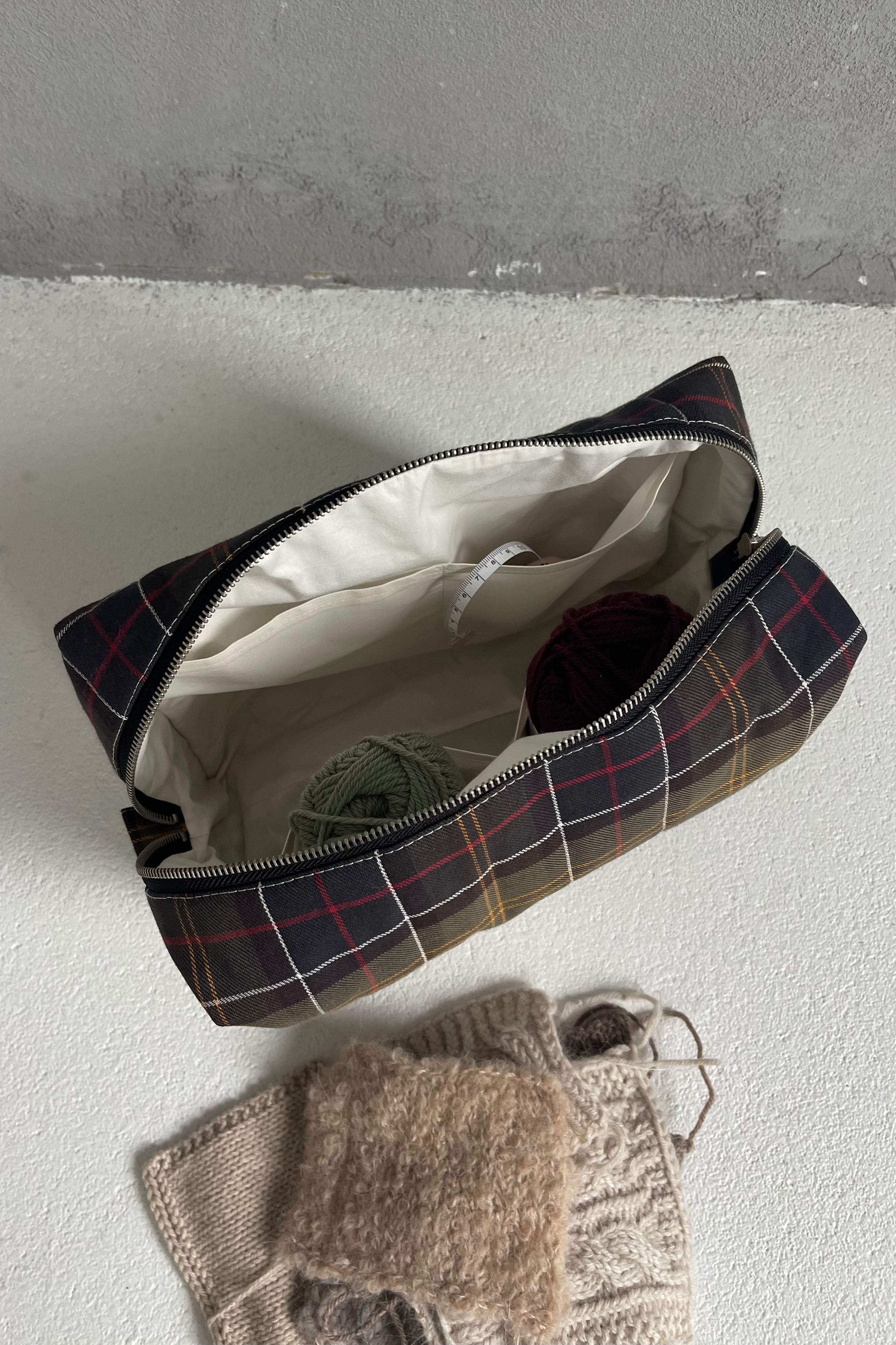 SCHOOL boxy toiletry bag
