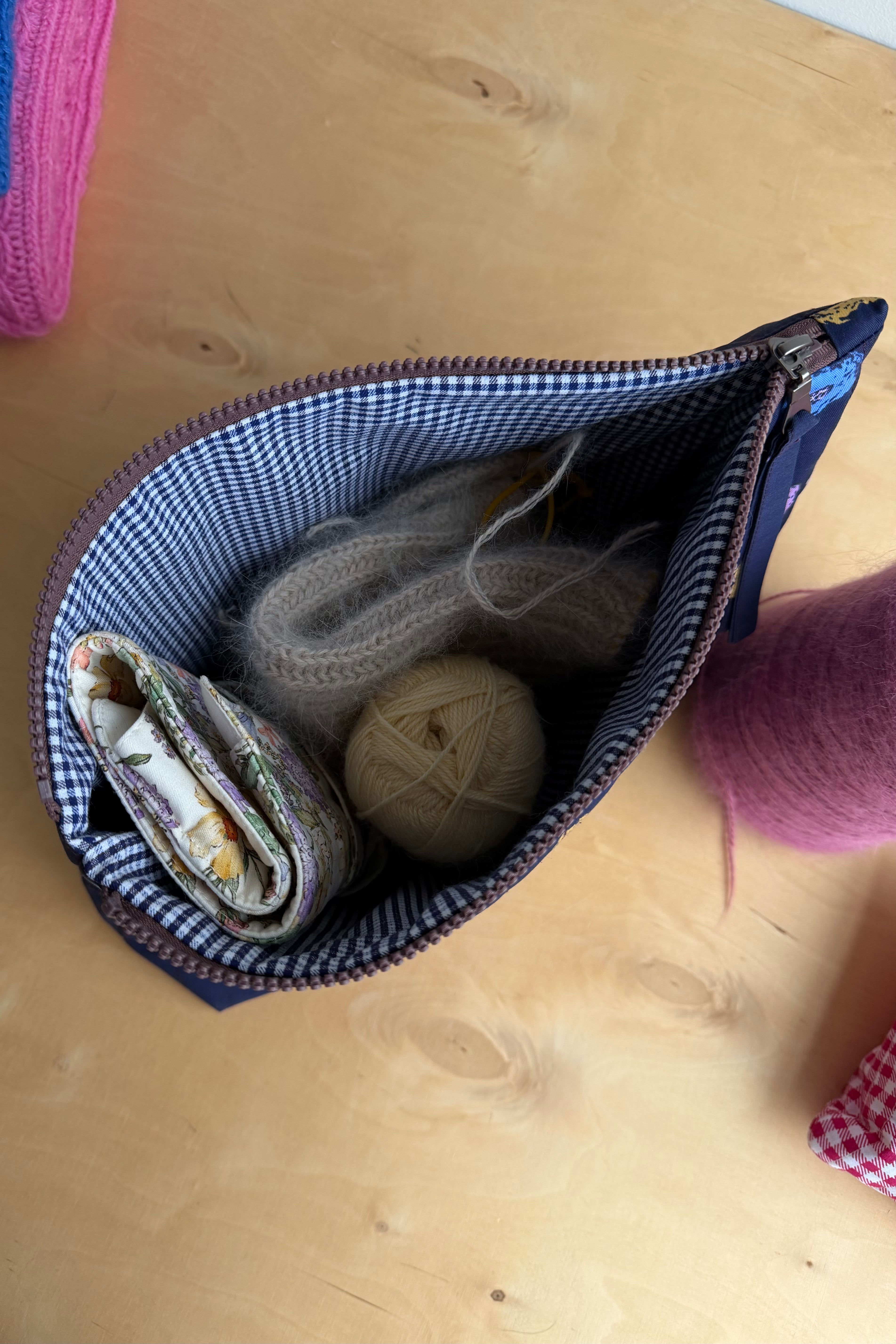 MILKY WAY zipper bag